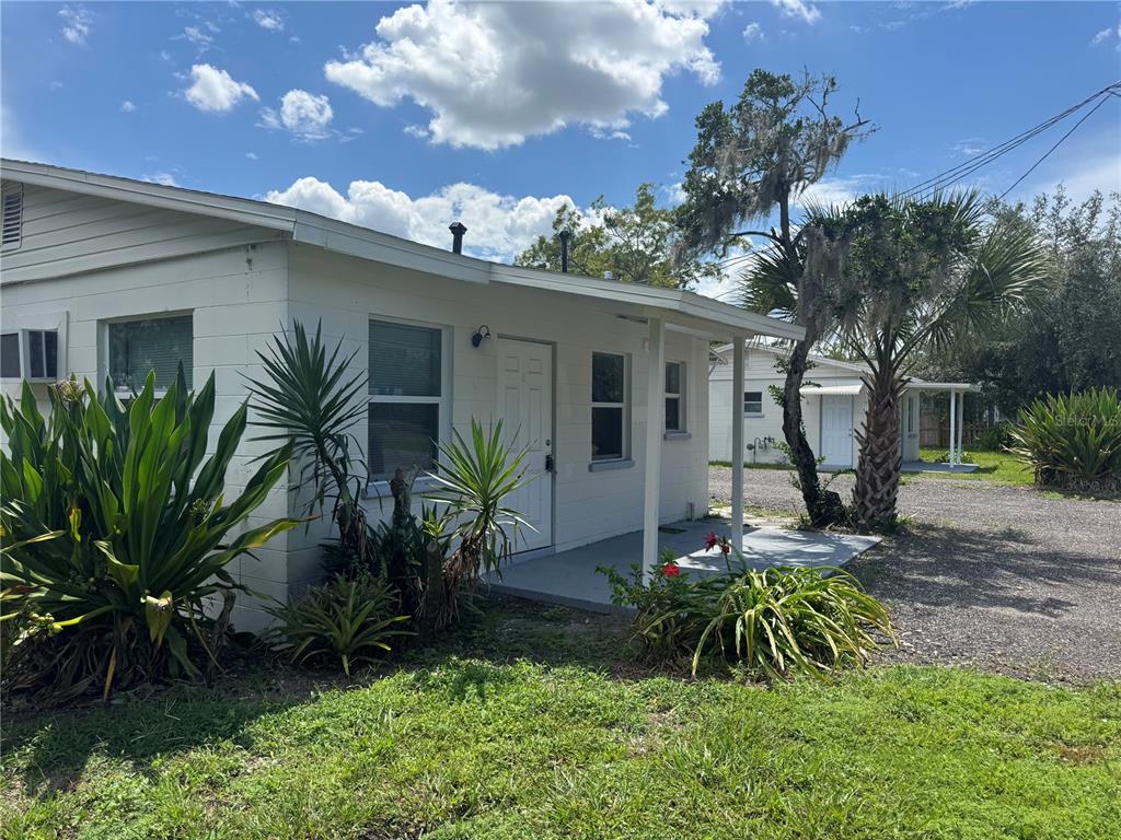 809 West Warren Street Plant City, FL 33563 - Photo 15 of 28 a front view of a house with garden
