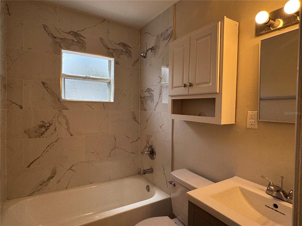 809 West Warren Street Plant City, FL 33563 - Photo 21 of 28 a bathroom with a bathtub and a sink