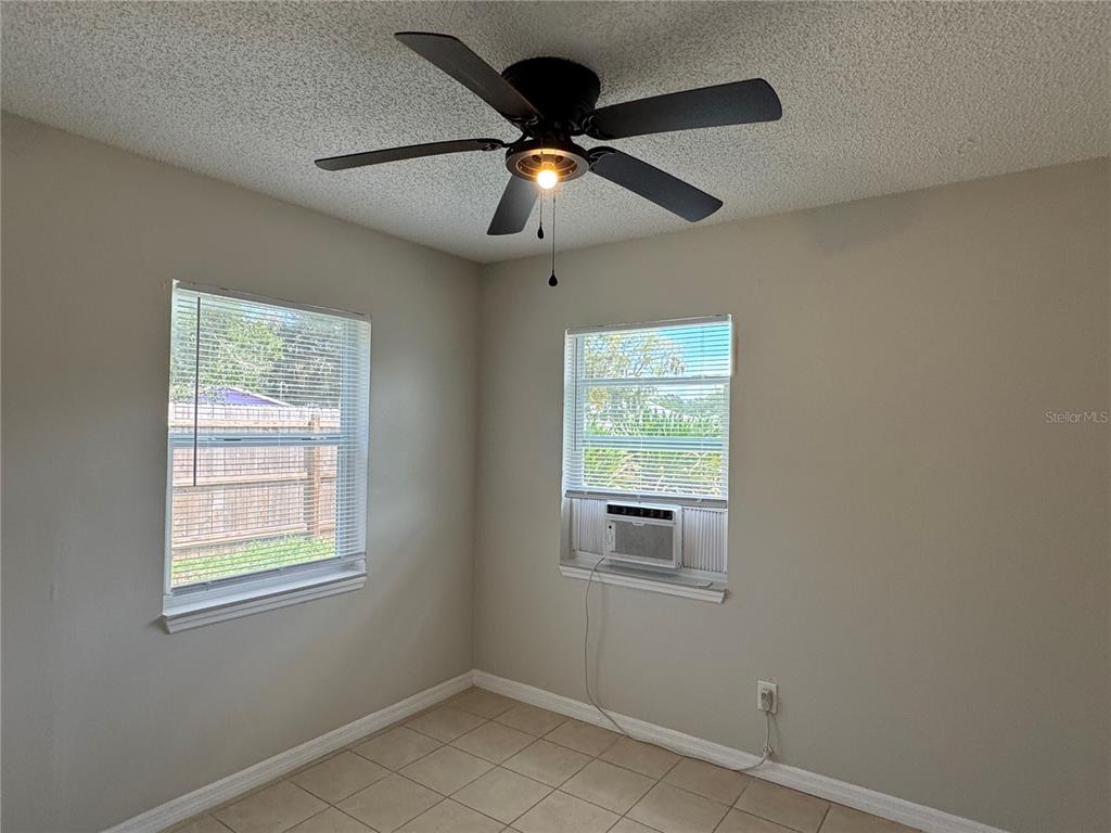 809 West Warren Street Plant City, FL 33563 - Photo 22 of 28 a room with window and ceiling fan