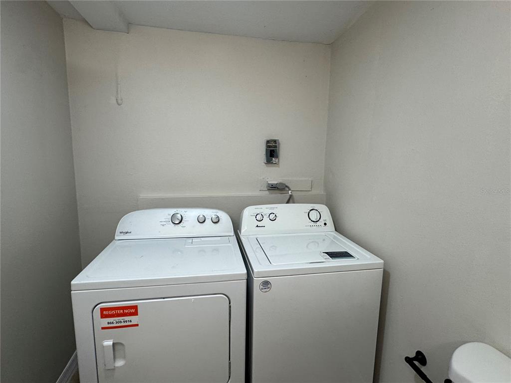 809 West Warren Street Plant City, FL 33563 - Photo 4 of 28 a utility room with dryer and washer