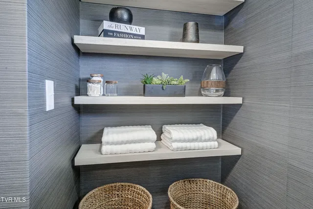 $399,000 | 616 Hammond Avenue, Mount Carmel, TN 37645