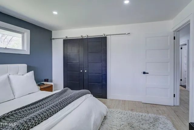 $399,000 | 616 Hammond Avenue, Mount Carmel, TN 37645