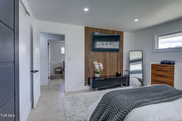 $399,000 | 616 Hammond Avenue, Mount Carmel, TN 37645