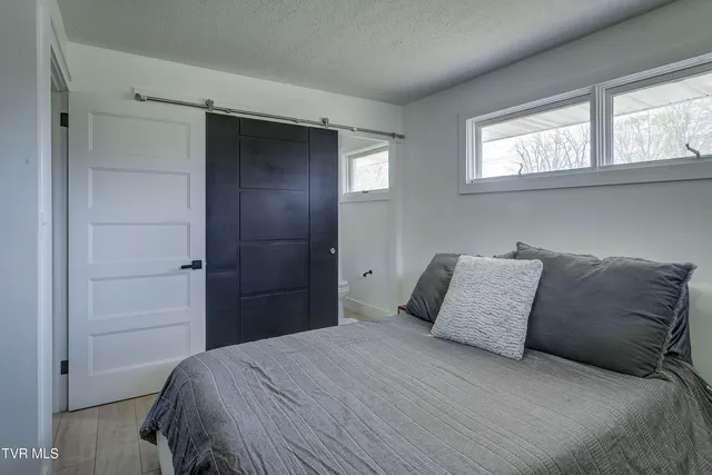 $399,000 | 616 Hammond Avenue, Mount Carmel, TN 37645