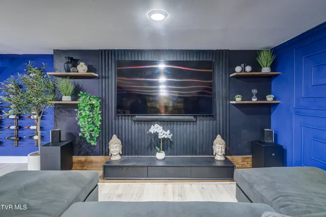 $399,000 | 616 Hammond Avenue, Mount Carmel, TN 37645