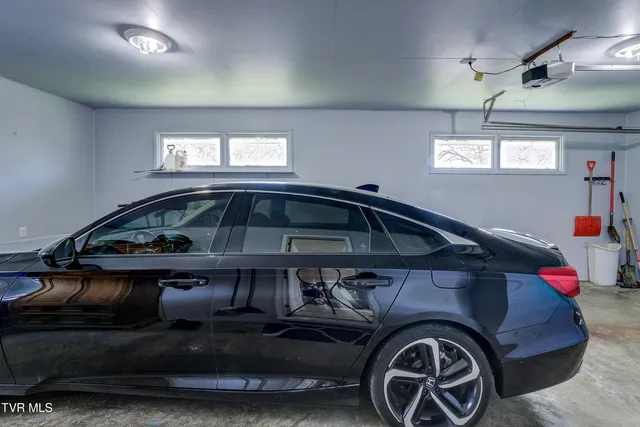 $399,000 | 616 Hammond Avenue, Mount Carmel, TN 37645