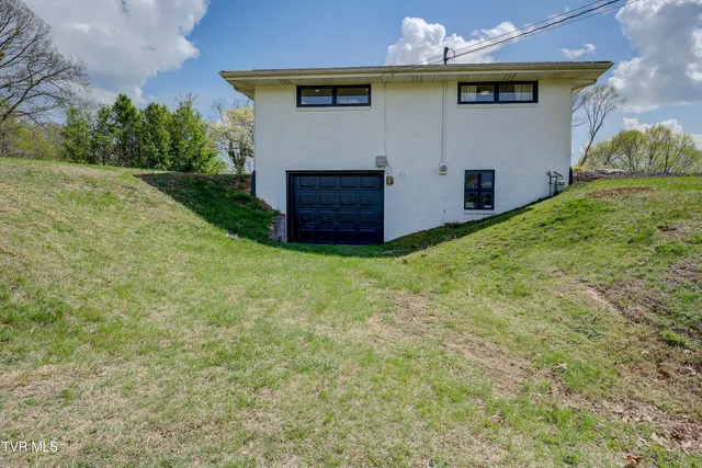 $399,000 | 616 Hammond Avenue, Mount Carmel, TN 37645