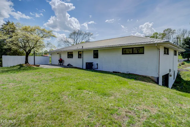 $399,000 | 616 Hammond Avenue, Mount Carmel, TN 37645