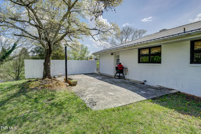 $399,000 | 616 Hammond Avenue, Mount Carmel, TN 37645