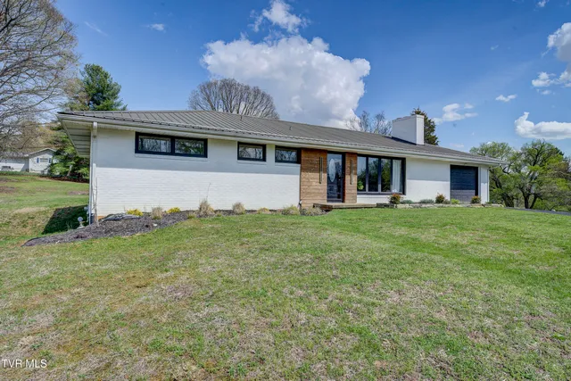 $399,000 | 616 Hammond Avenue, Mount Carmel, TN 37645