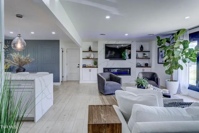 $399,000 | 616 Hammond Avenue, Mount Carmel, TN 37645