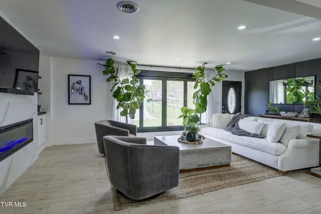 $399,000 | 616 Hammond Avenue, Mount Carmel, TN 37645