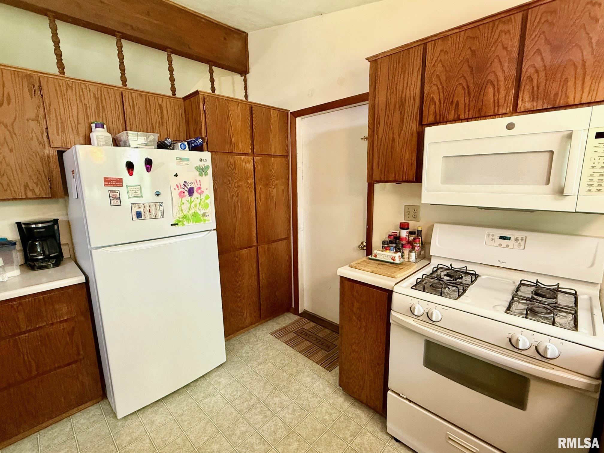 17122 River View Road Petersburg, IL 62675 - Photo 12 of 27