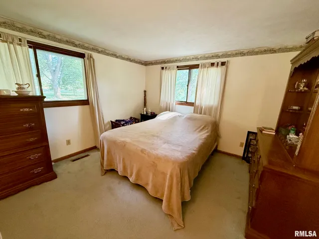 $169,000 | 17122 River View Road, Petersburg, IL 62675