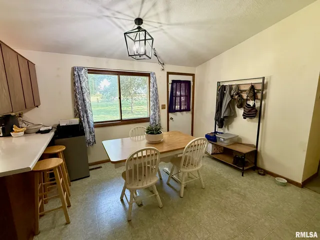 $169,000 | 17122 River View Road, Petersburg, IL 62675