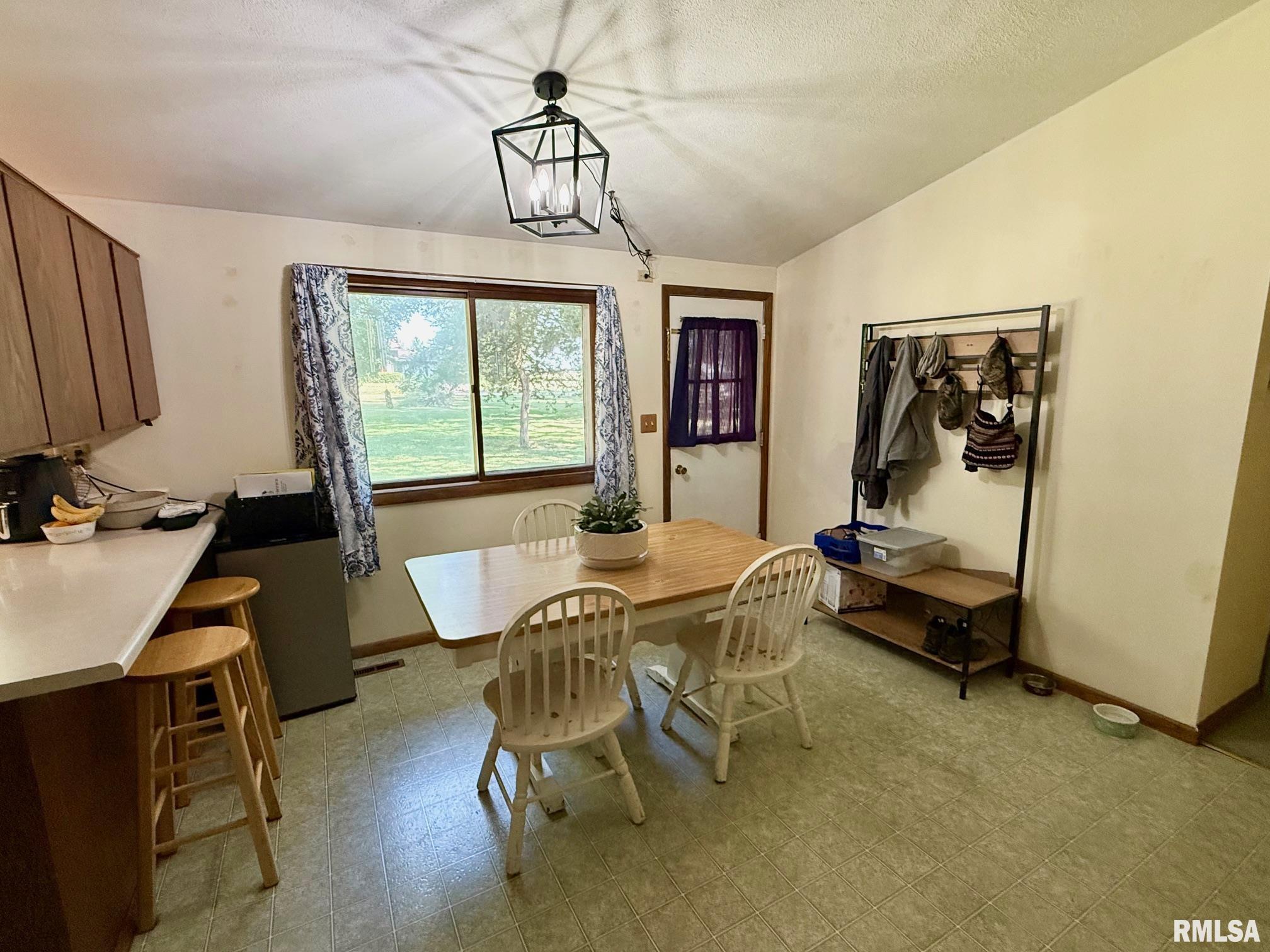 17122 River View Road Petersburg, IL 62675 - Photo 6 of 27