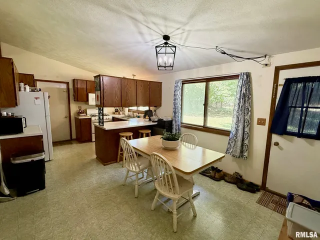 $169,000 | 17122 River View Road, Petersburg, IL 62675