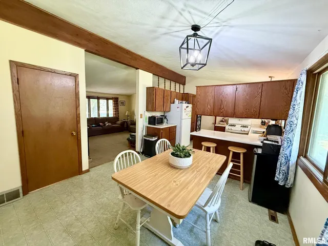 $169,000 | 17122 River View Road, Petersburg, IL 62675