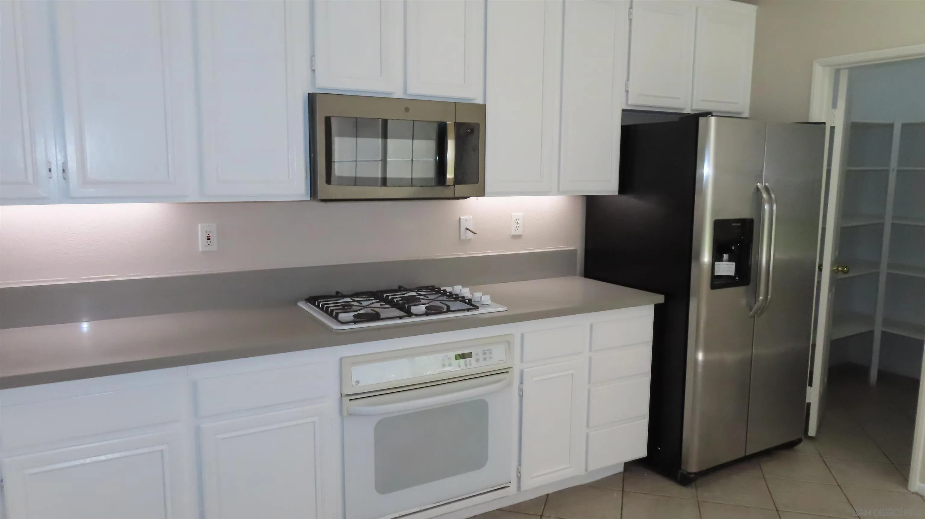 3755 Carmel View Road, Unit 3 San Diego, CA 92130 - Photo 11 of 43 Kitchen