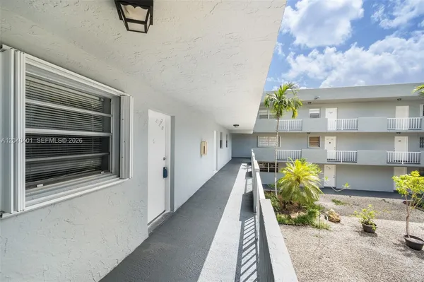 $2,200 | 1725 West 60th Street, Unit F220, Hialeah, FL 33012