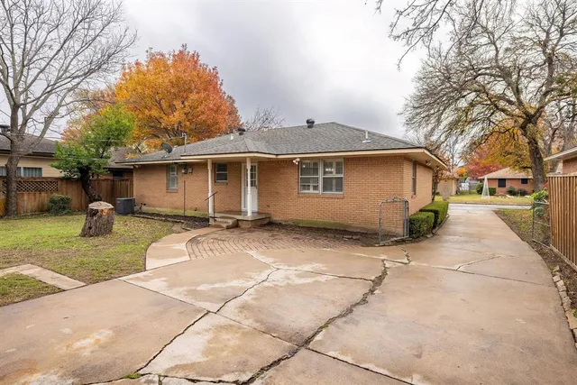$325,000 | 2419 Bentley Avenue, Dallas, TX 75211