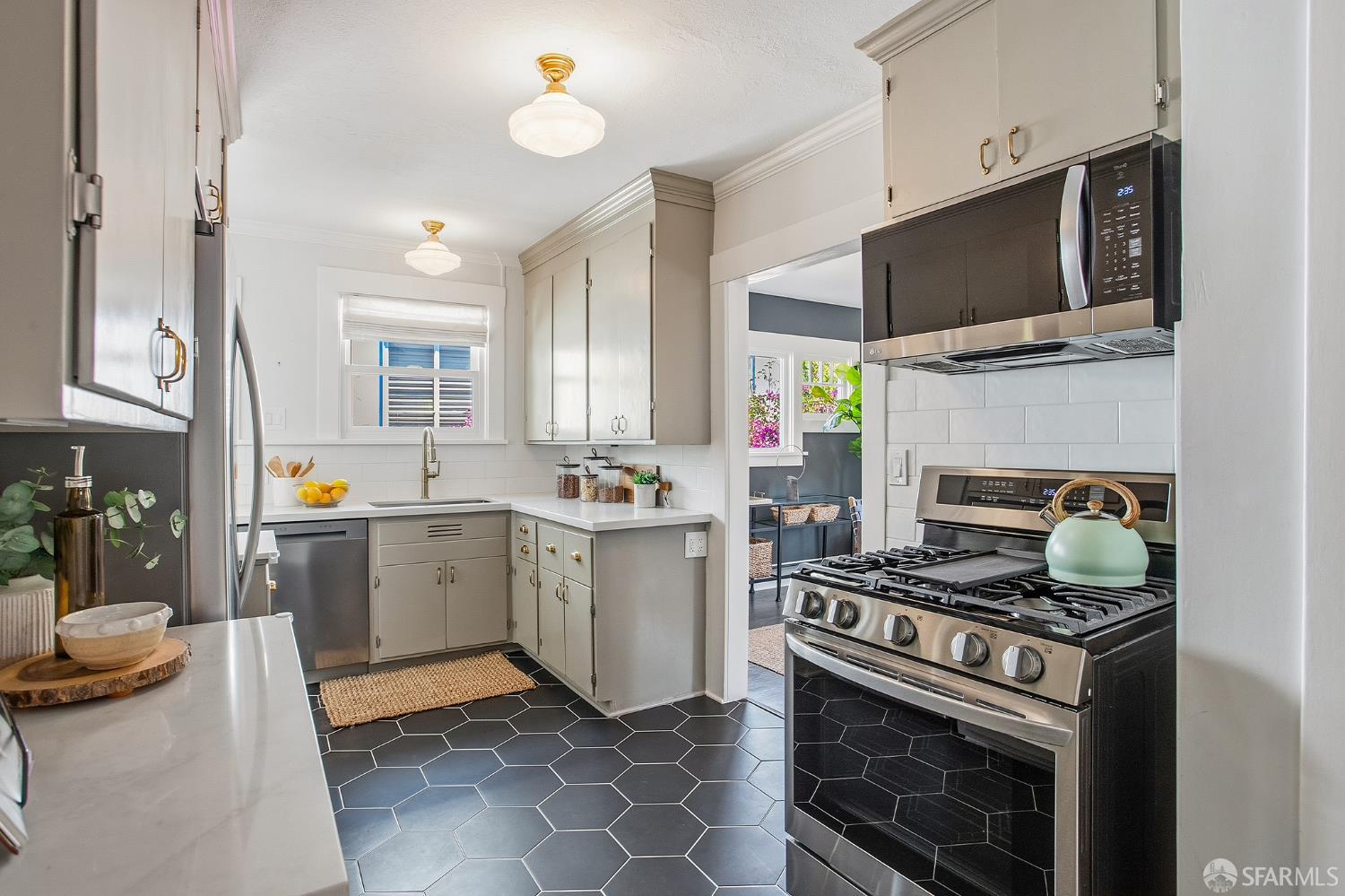 6565 Chabot Road Oakland, CA 94618 - Photo 13 of 46