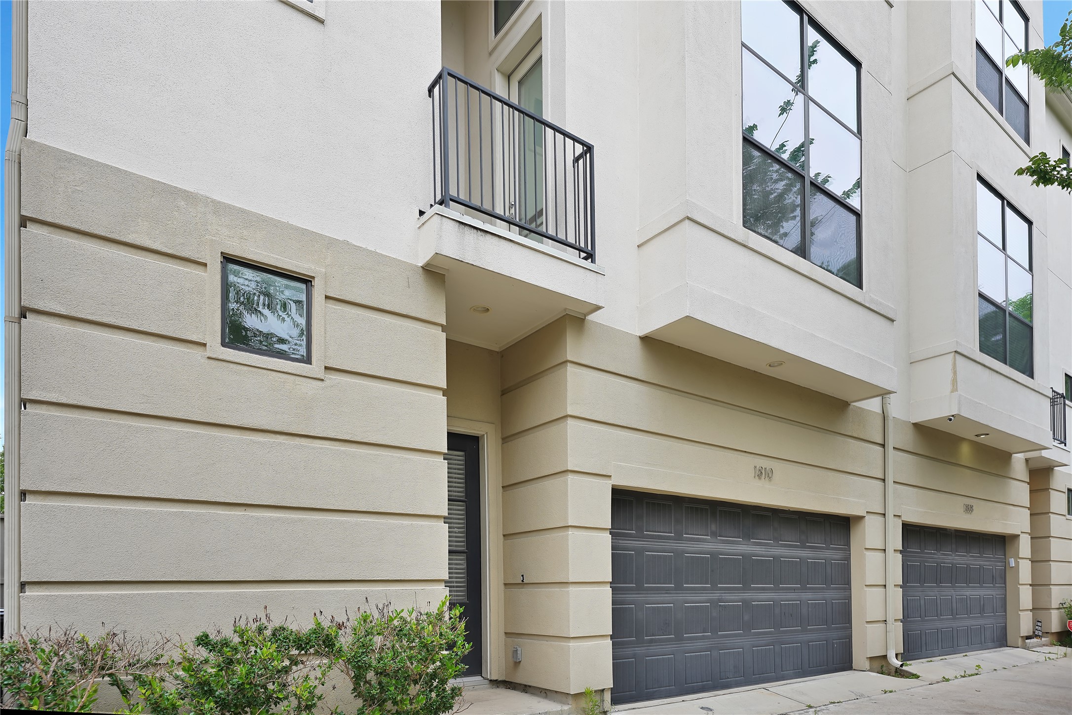 1810 Thompson Street Houston, TX 77007 - Photo 1 of 20 a view of a building with a garage