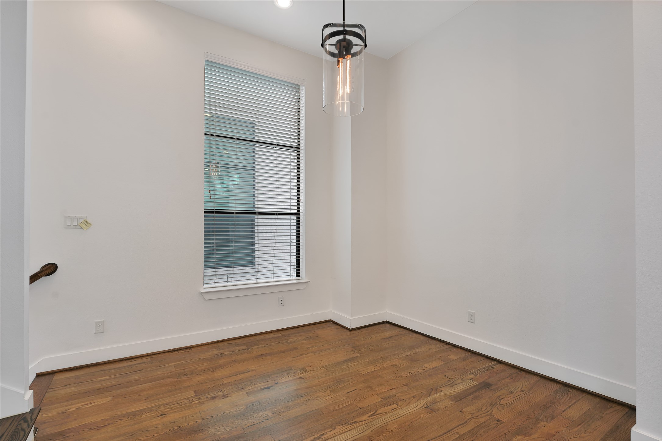 1810 Thompson Street Houston, TX 77007 - Photo 11 of 20 a view of an empty room with a window