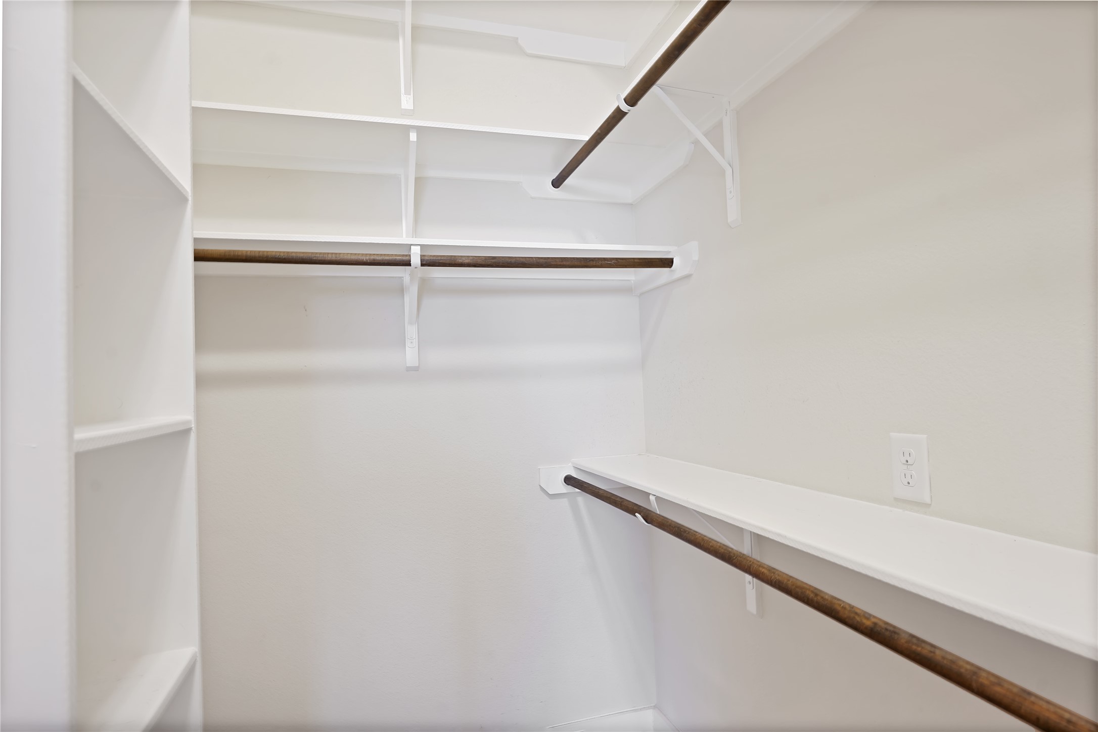 1810 Thompson Street Houston, TX 77007 - Photo 17 of 20 a close up of a shower