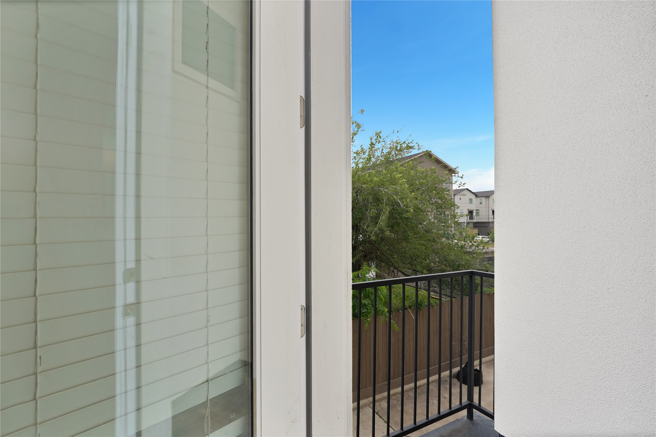 1810 Thompson Street Houston, TX 77007 - Photo 20 of 20 a view of a balcony