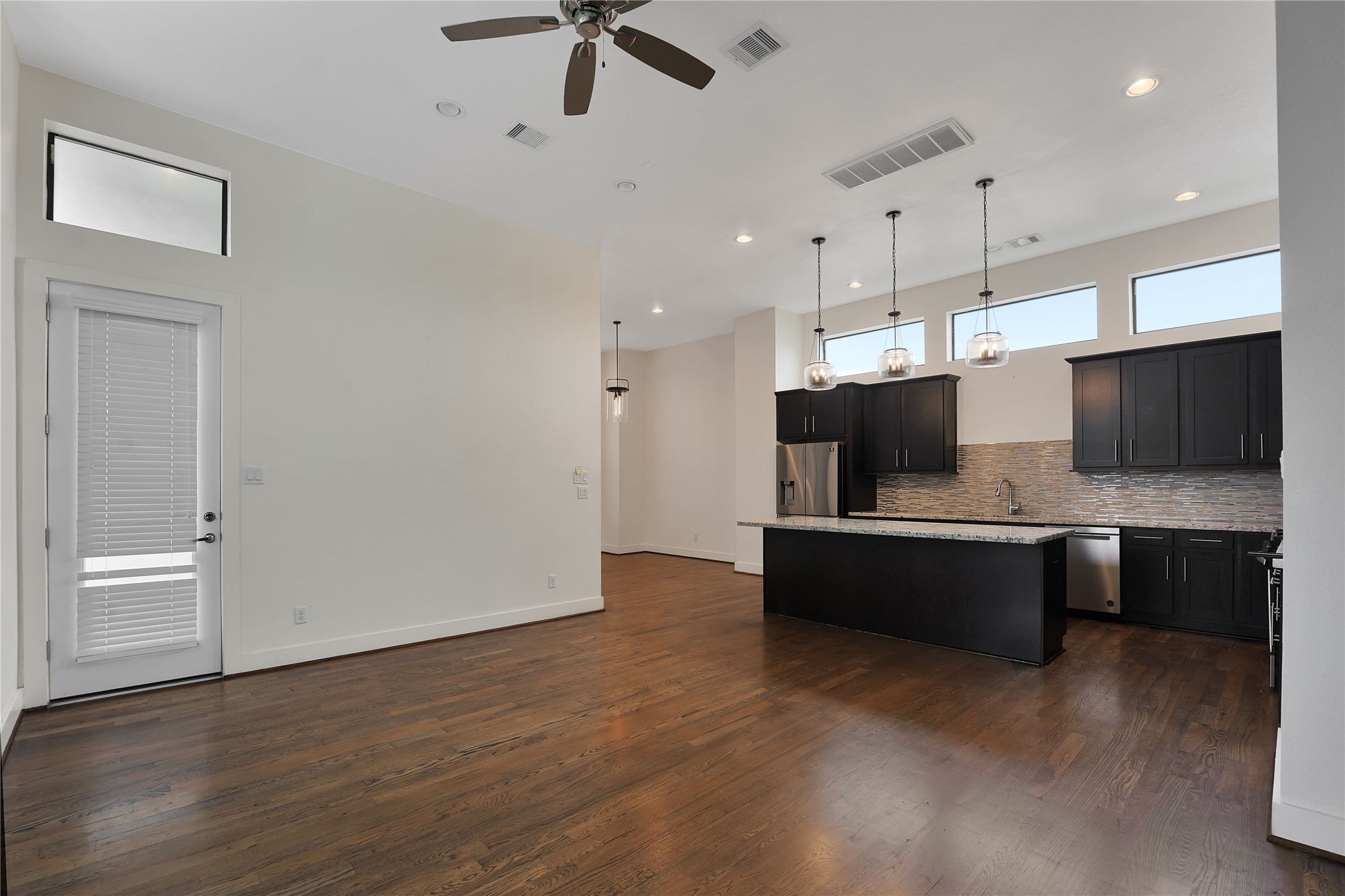 1810 Thompson Street Houston, TX 77007 - Photo 8 of 20 a large kitchen with stainless steel appliances kitchen island granite countertop a stove and a refrigerator