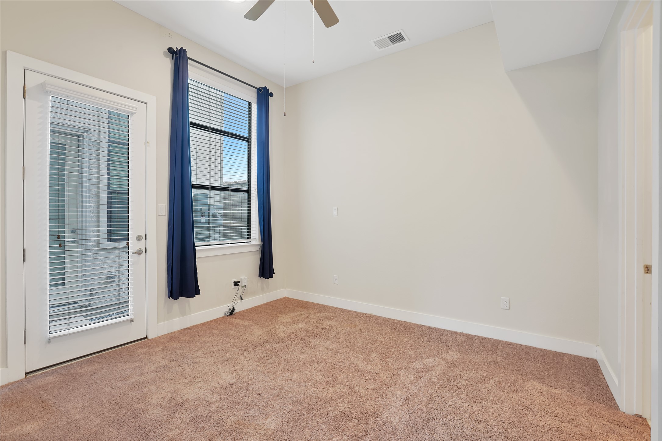 1810 Thompson Street Houston, TX 77007 - Photo 10 of 20 a view of an empty room with a window