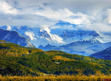 a view of a houses with a yard