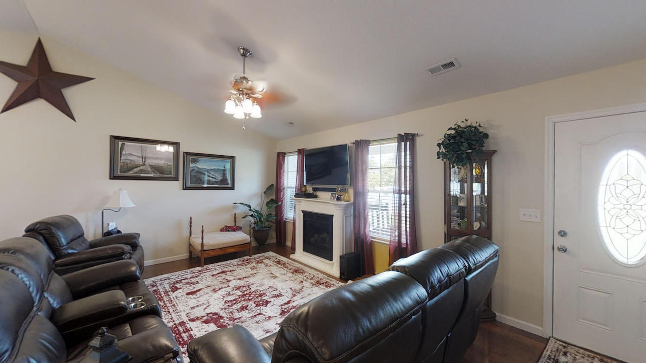 807 Sneed Road Evensville, TN 37332 - Photo 3 of 39 3-807 Sneed Living Room