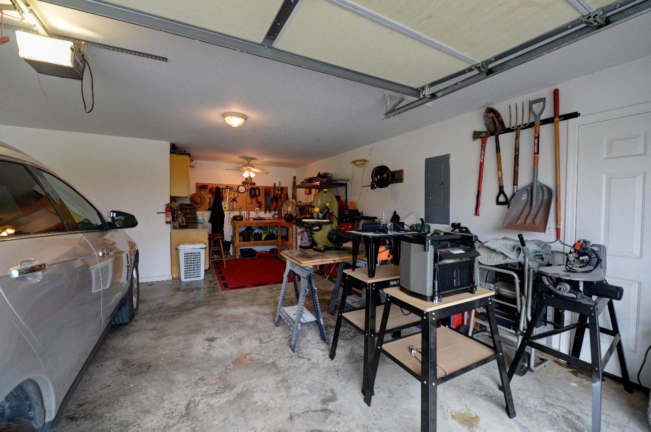 807 Sneed Road Evensville, TN 37332 - Photo 31 of 39 31-807 Sneed Garage 5