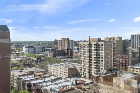 $274,500 | 2930 North Sheridan Road, Unit 1704, Chicago, IL 60657