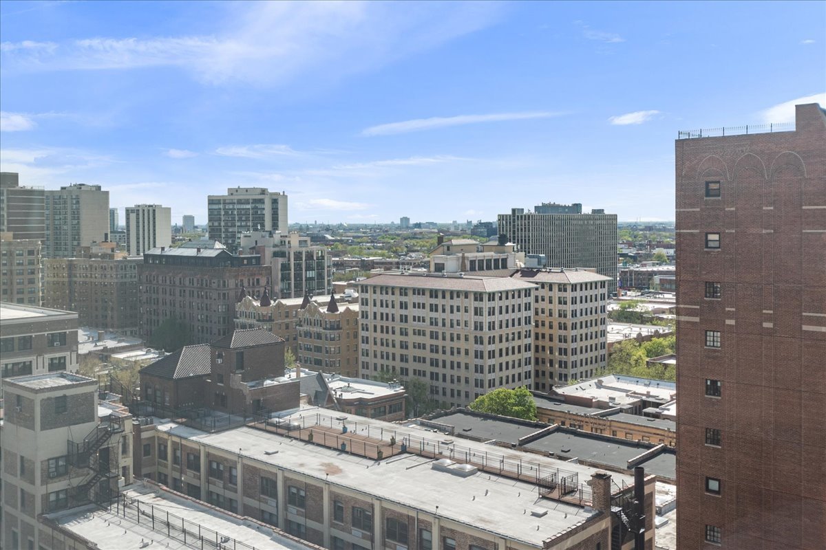 2930 North Sheridan Road, Unit 1704 Chicago, IL 60657 - Photo 13 of 23