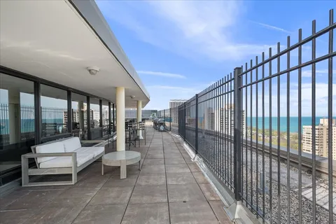 $274,500 | 2930 North Sheridan Road, Unit 1704, Chicago, IL 60657