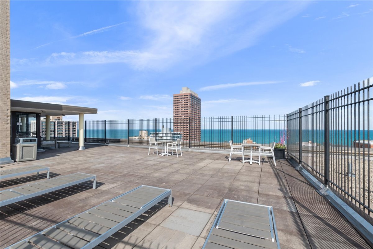 2930 North Sheridan Road, Unit 1704 Chicago, IL 60657 - Photo 16 of 23