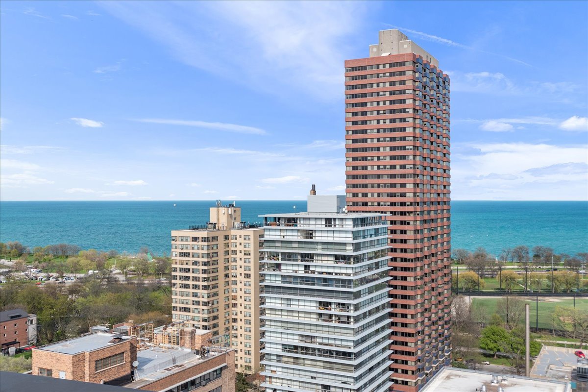 2930 North Sheridan Road, Unit 1704 Chicago, IL 60657 - Photo 17 of 23