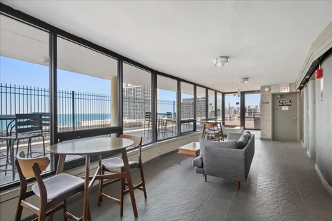 $274,500 | 2930 North Sheridan Road, Unit 1704, Chicago, IL 60657