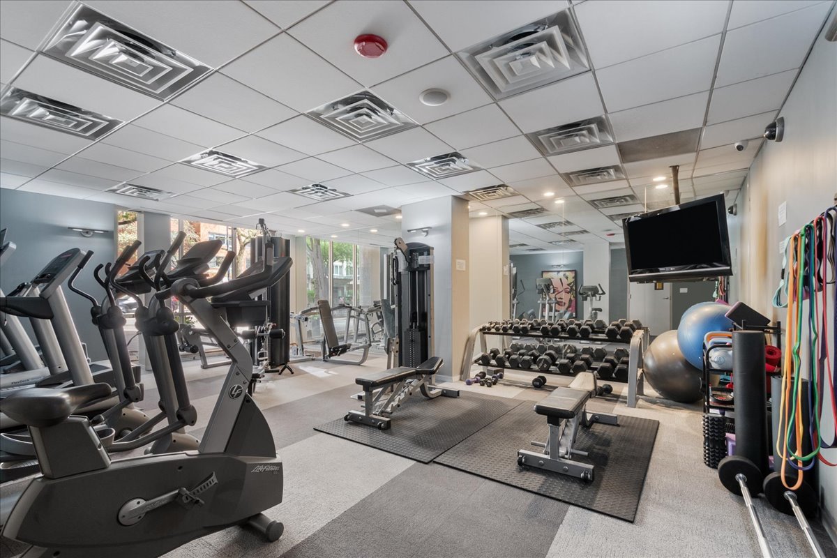 2930 North Sheridan Road, Unit 1704 Chicago, IL 60657 - Photo 19 of 23