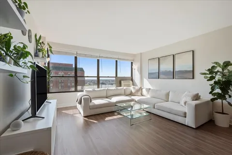 $274,500 | 2930 North Sheridan Road, Unit 1704, Chicago, IL 60657