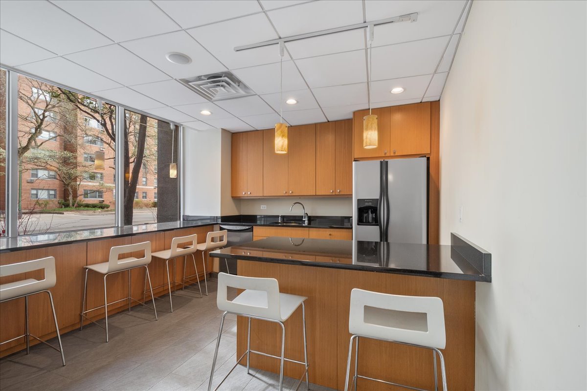 2930 North Sheridan Road, Unit 1704 Chicago, IL 60657 - Photo 21 of 23