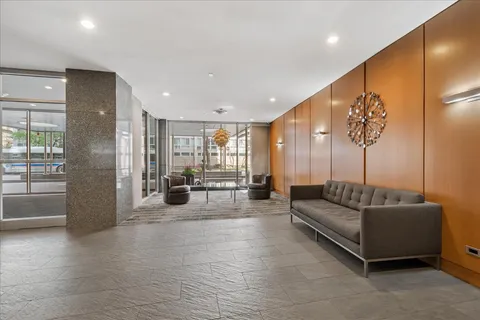 $274,500 | 2930 North Sheridan Road, Unit 1704, Chicago, IL 60657