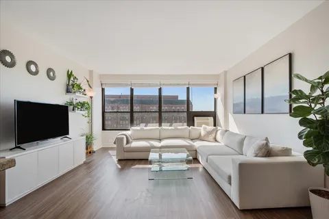 $274,500 | 2930 North Sheridan Road, Unit 1704, Chicago, IL 60657