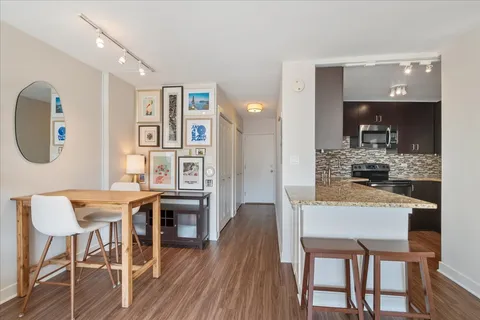 $274,500 | 2930 North Sheridan Road, Unit 1704, Chicago, IL 60657