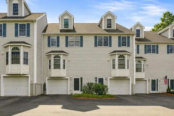 $525,000 | 6 Waltham Drive, Unit 6, Plainville, MA 02762