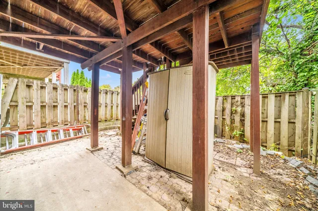 a picture of a bench in front of a wall