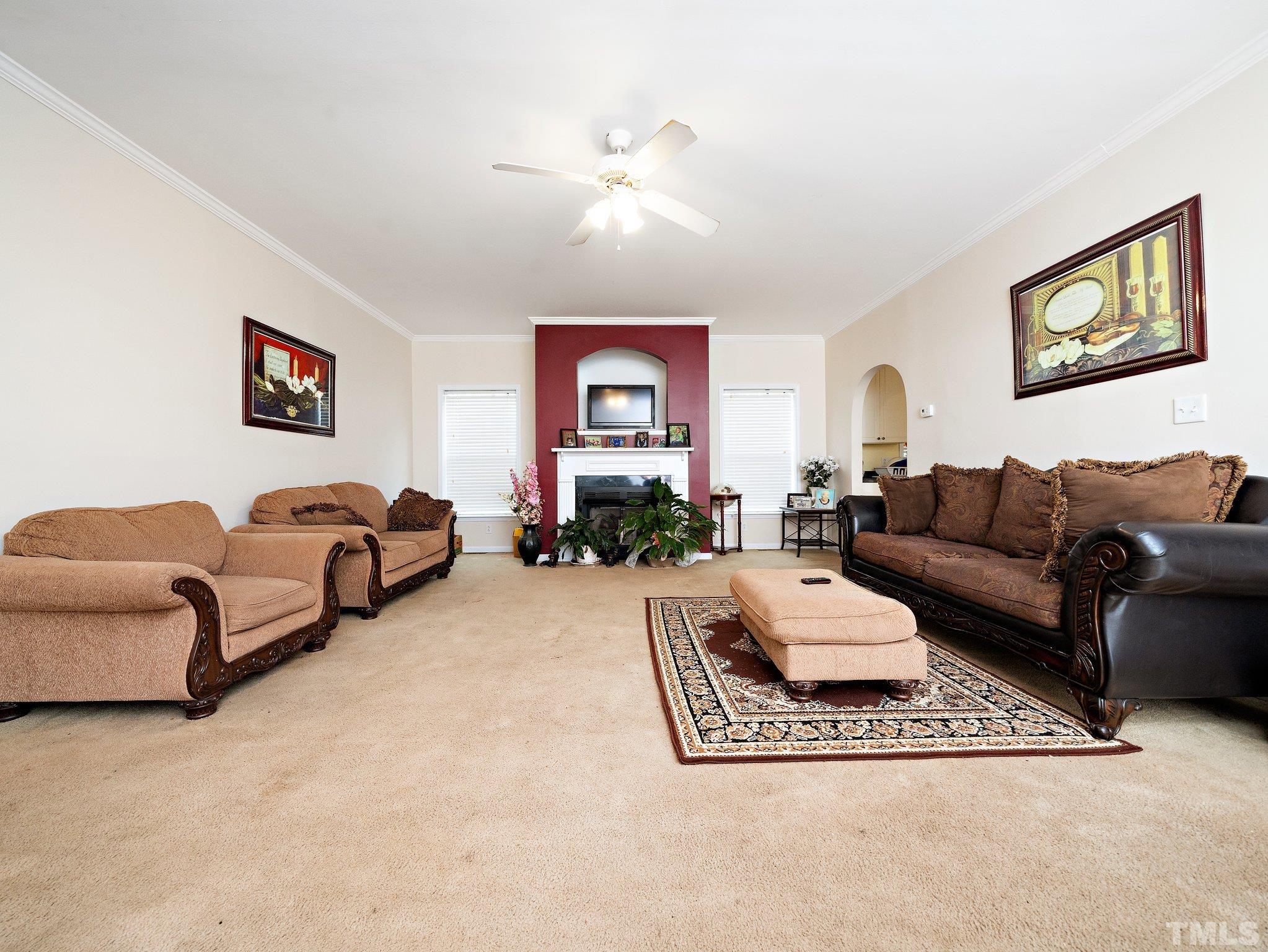 5169 Crabtree Road Nashville, NC 27856 - Photo 4 of 18 a living room with furniture and a lamp